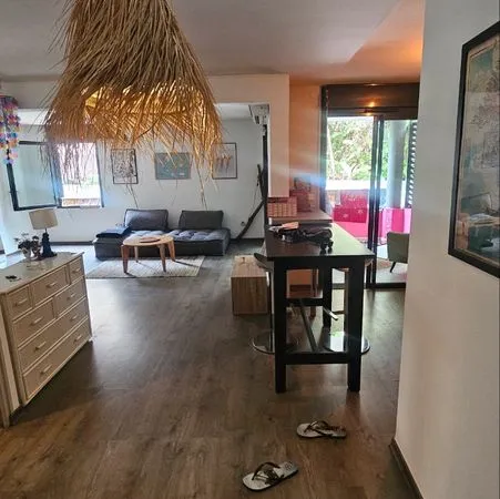 Grand studio meublé de 50 m² - À proximité immédiate du CHU