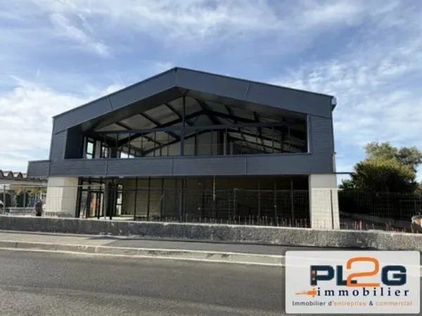 Local 458 m²