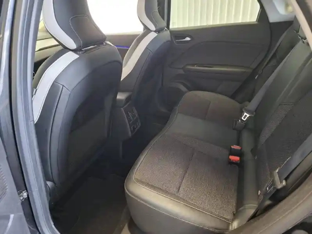 Renault Captur blue dci 115 edc — photo 41