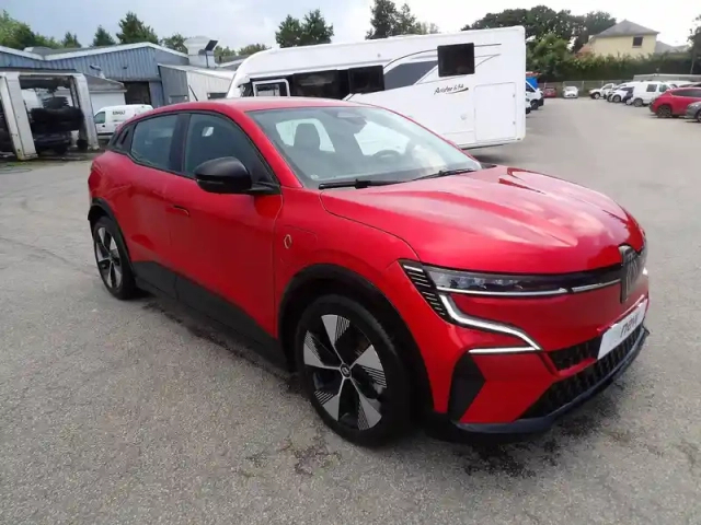 Renault Megane e-tech ev60 220 ch super charge — photo 5
