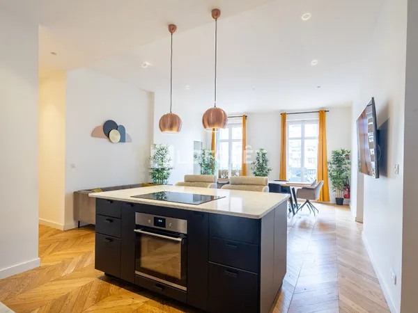 Appartement 5 pièces 221 m²