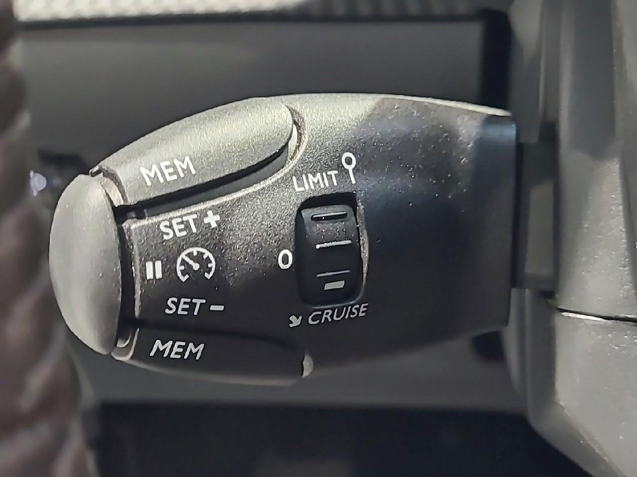 Peugeot 208 hybrid 100 e-dcs6 allure — photo 24