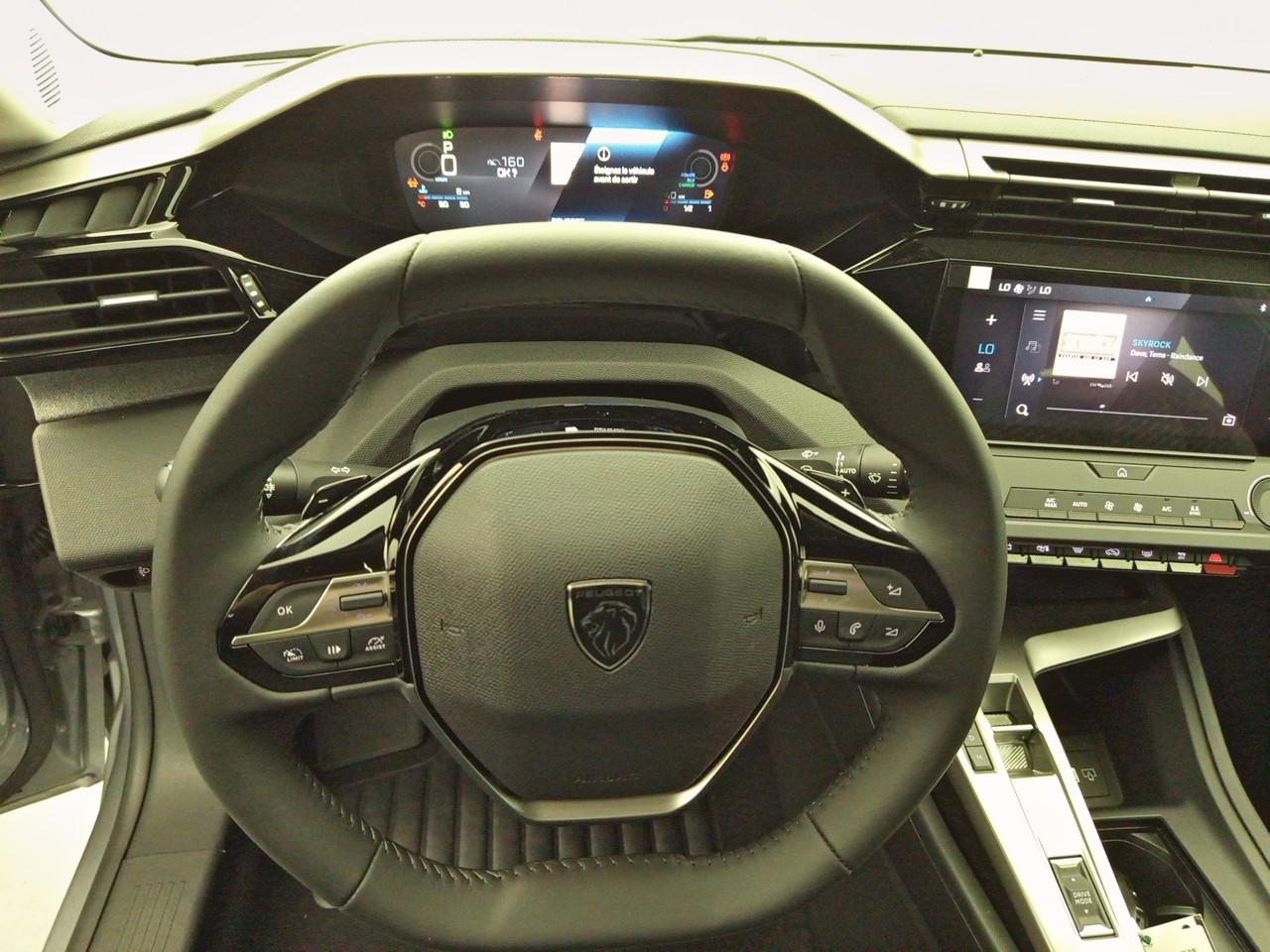 Peugeot 308 hybrid 145 e-dcs6 allure — photo 21