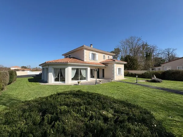 Maison 10 pièces 318 m²