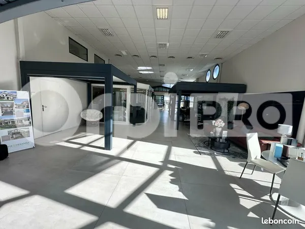 Local commercial 269 m²