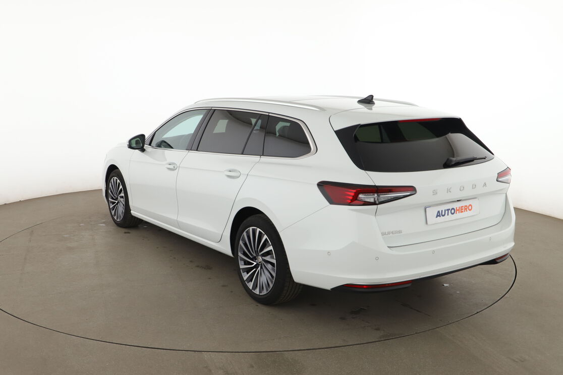 Skoda Superb Combi 1.5 TSI MHEV ACT Laurin & Klement DSG7 — photo 3