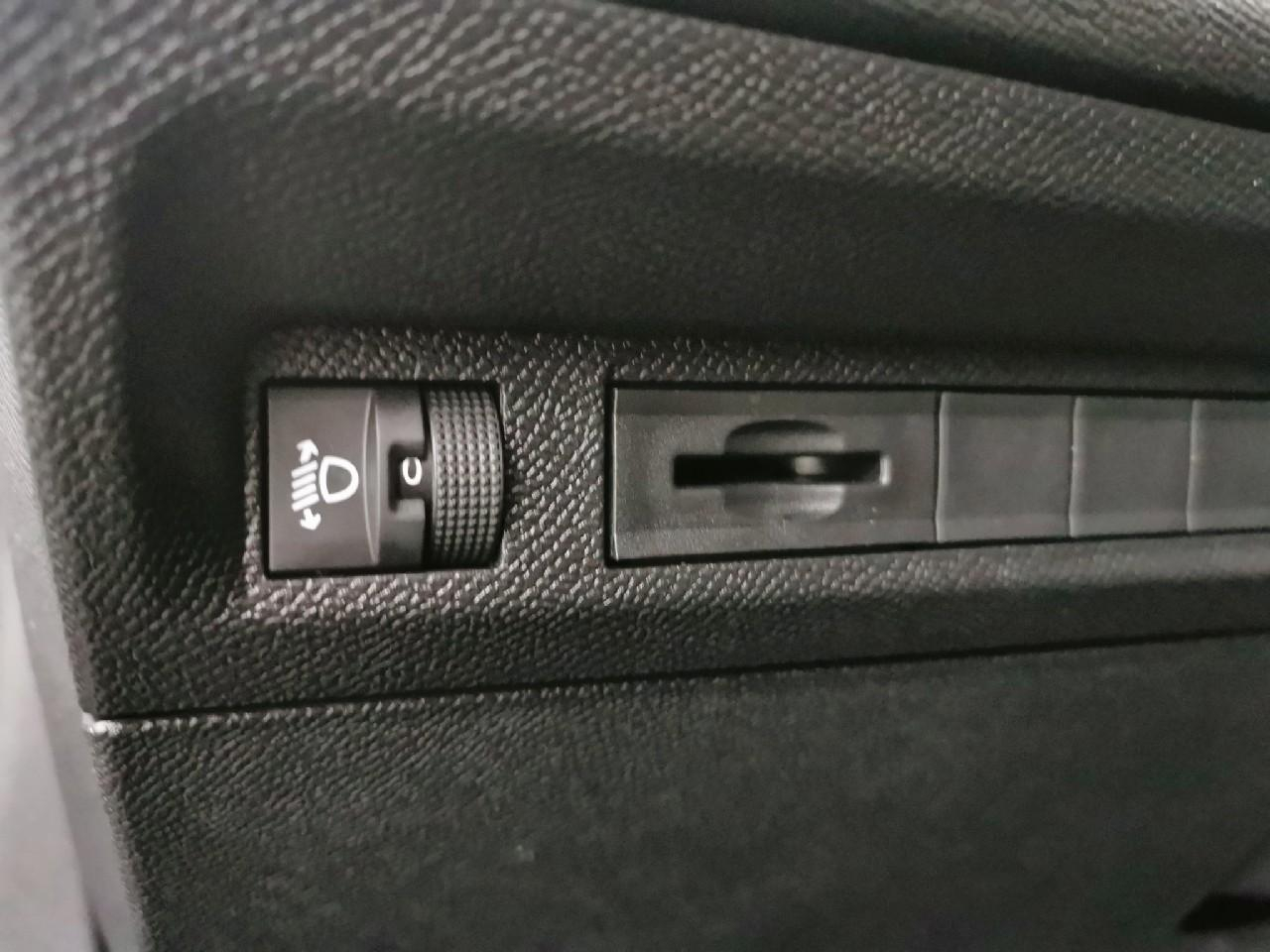 Peugeot 308 hybrid 145 e-dcs6 style — photo 18