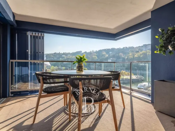 Lyon 2 - Confluence - Appartement de 123 m² au 5 ème étage avec