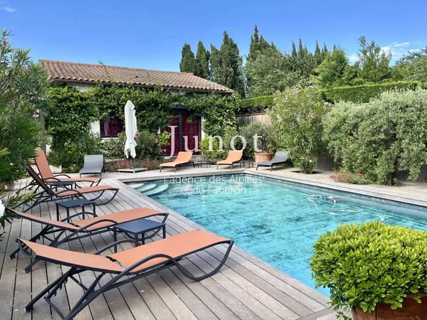 Villa 9 pièces 250 m²