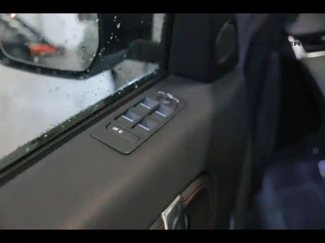 Land Rover Discovery Sport p300e 309ch dynamic se — photo 9