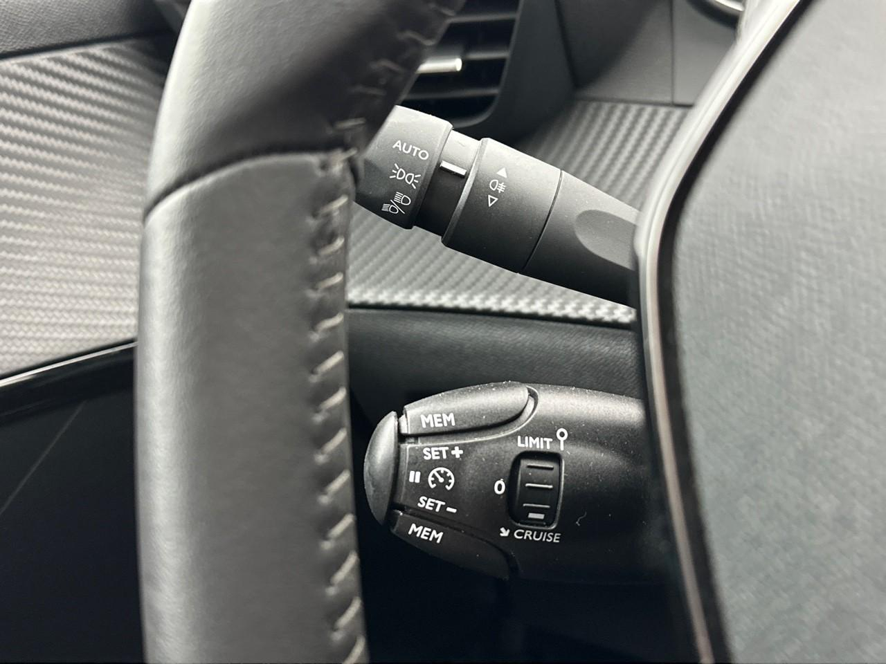 Peugeot 208 puretech 100 s&s bvm6 allure — photo 17