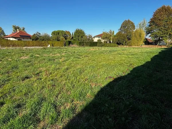 VIRIAT TERRAIN À BÂTIR 529 M² IMAGINEZ VOTRE MAISON À JAYR