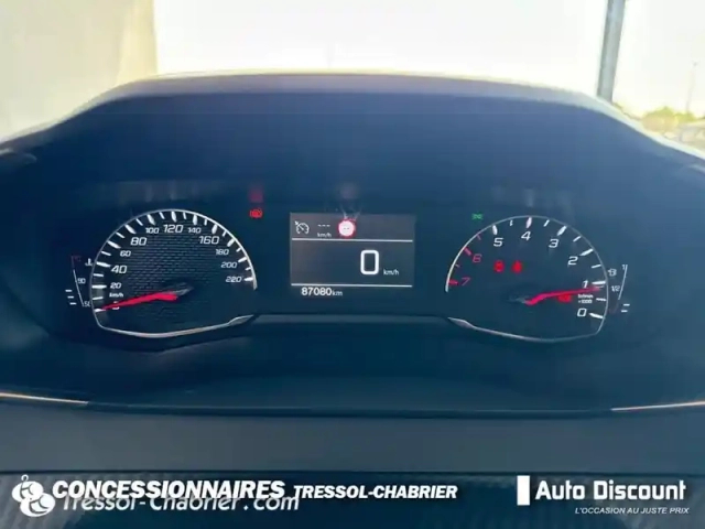Peugeot 2008 puretech 130 s&amp;s bvm6 allure — photo 21
