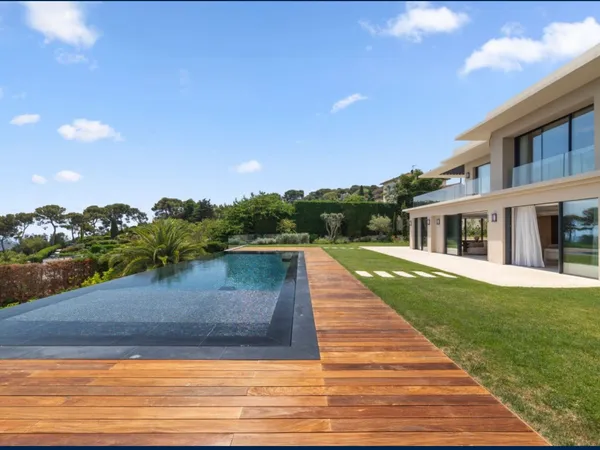 Maison contemporaine 8 Pièces 360m2