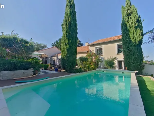 Maison 7 pièces 244 m²