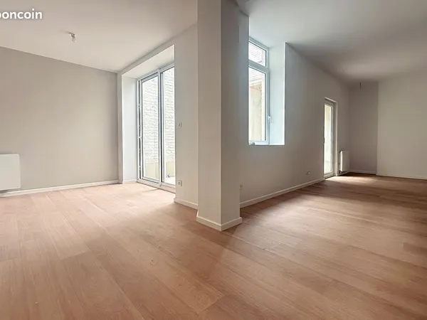 LILLE Gambetta/Théatre Sébastopol Spacieux Appartement 2 chambres avec cour de 100 m²