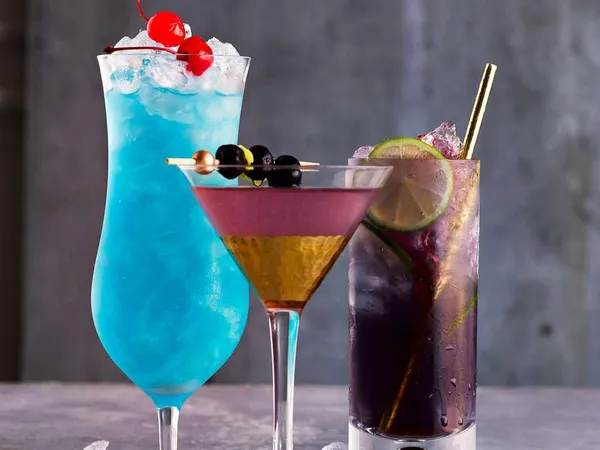 86. VIENNE. POITIERS. BAR A COCKTAILS. LICENCE 4.