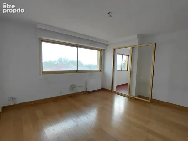 Vente appartement T3 lumineux de 66m2 à Salon-de-Provence proche gare - Avec Balcon et Loggia