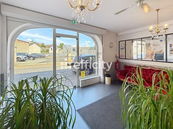Local commercial 178 m²
