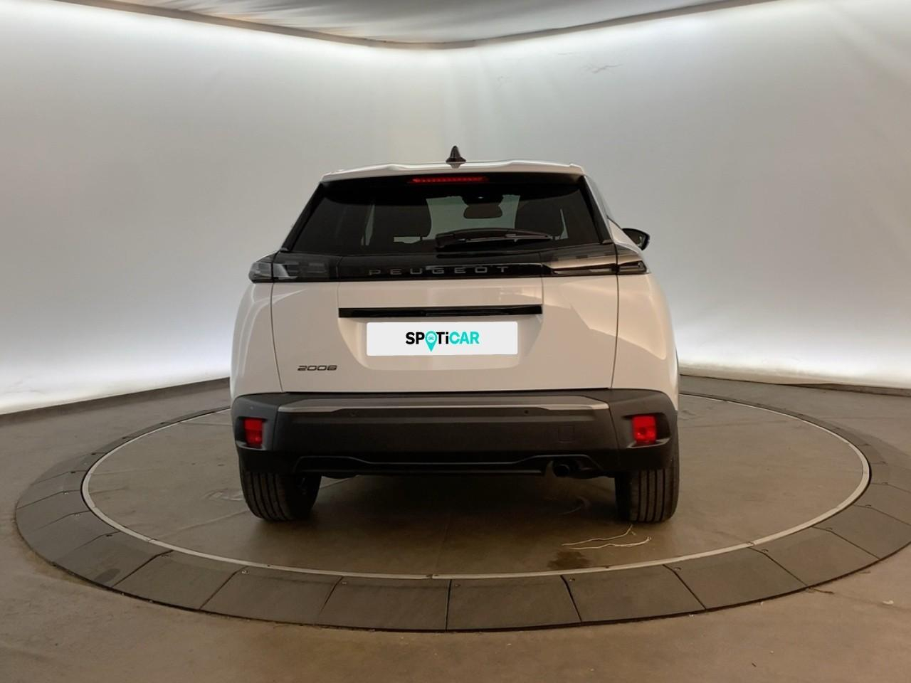Peugeot 2008 turbo 100 ch bvm6 allure — photo 5