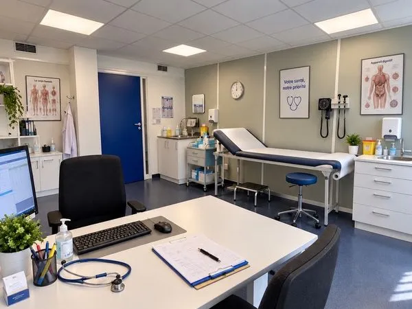 À louer-Bureau Privatif de 20m2 à Noisy-Le-Grand Idéal pour un Aménagement En Cabinet Médical