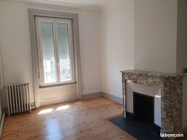F5 de 104 M2 Proche de la place Albert Thomas