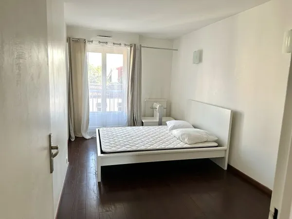 Loue chambre en colocation dans appartement