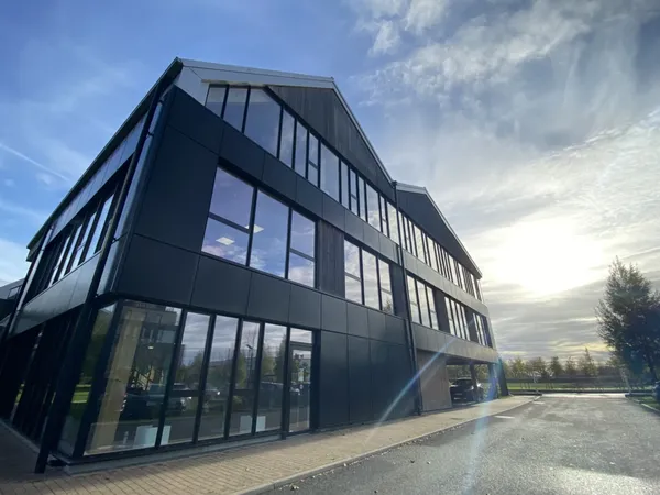 Local professionnel 825 m²