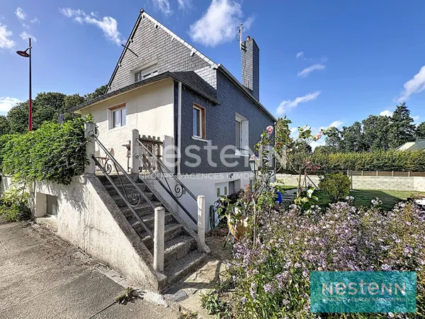 Maison centre ville de Corlay, 5 chambres, sous sol total avec studio indépendant, 680 m² de terrain