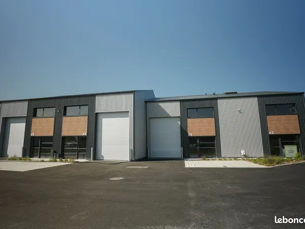 Local 200 m² Saint-Molf