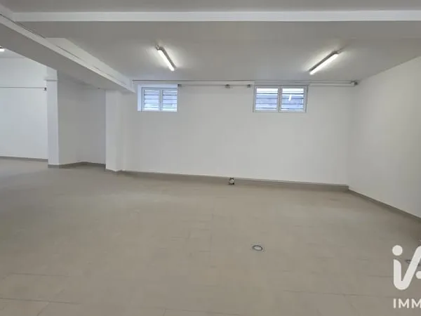 Local commercial 1 pièce 119 m²