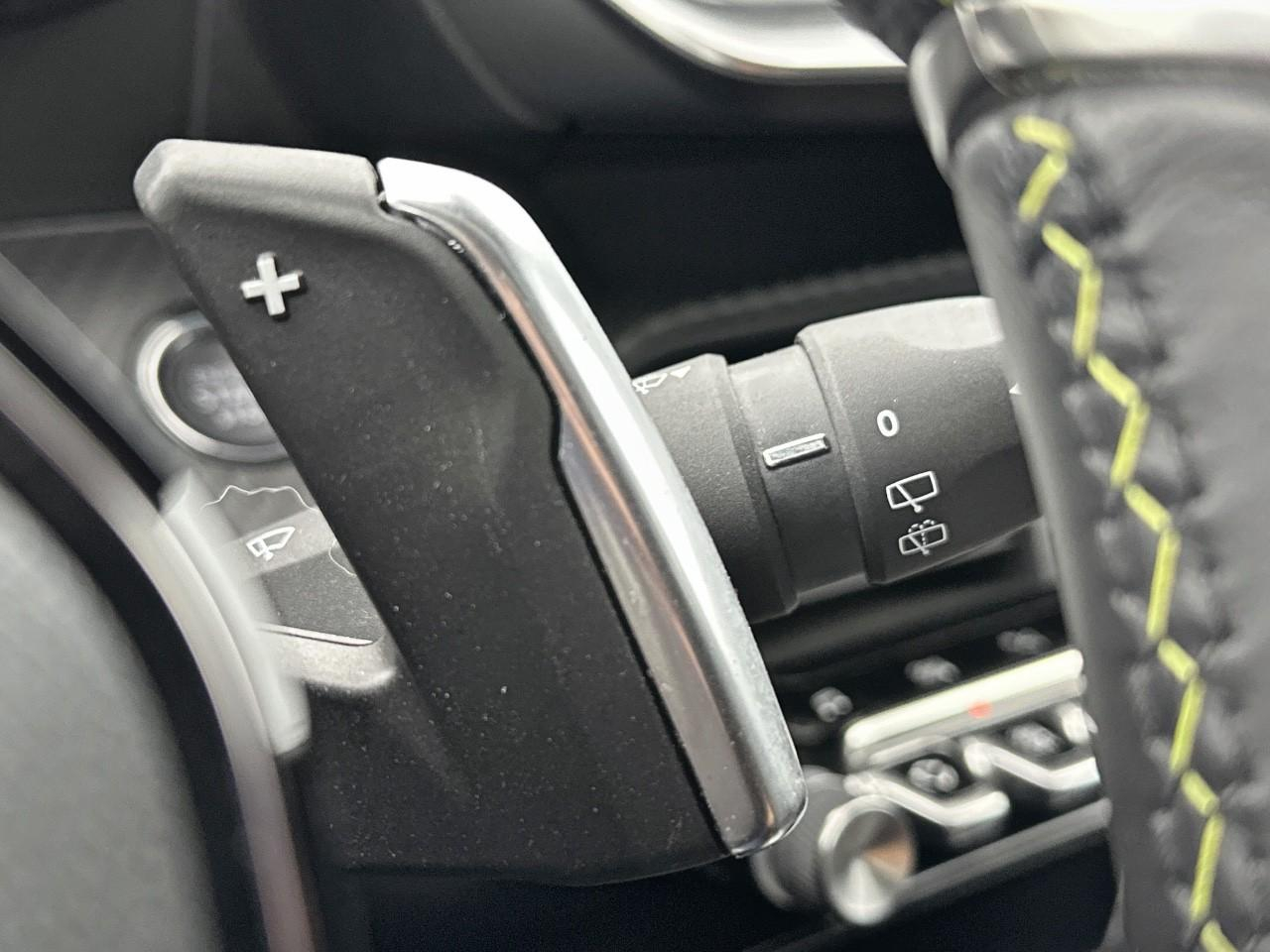 Peugeot 2008 puretech 130 s&s eat8 gt pack — photo 18