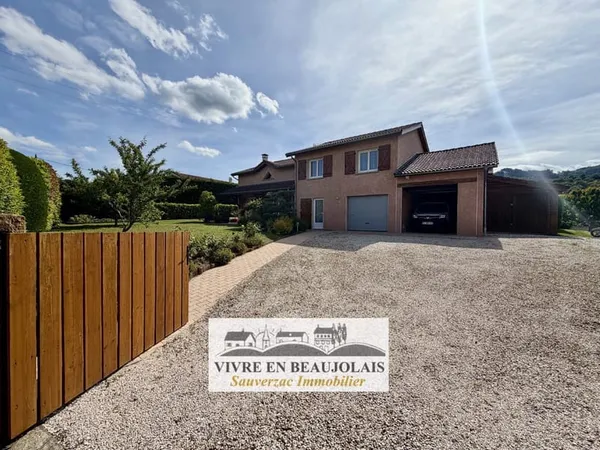 6718- Villa VAUX EN BEAUJOLAIS