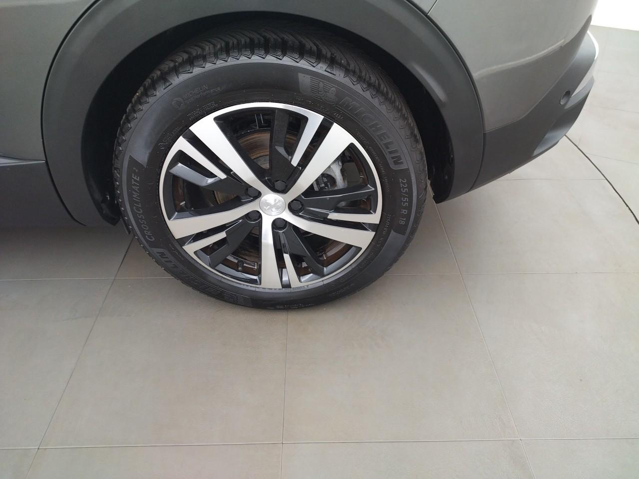Peugeot 3008 hybrid4 300 e-eat8 gt — photo 28