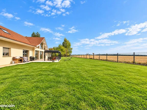 Villa 9 pièces 340 m²