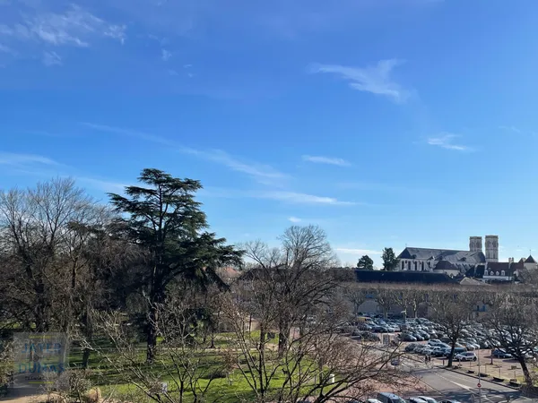 CHALON-SUR-SAONE - CENTRE VILLE - Bel appartement T5 lumineu