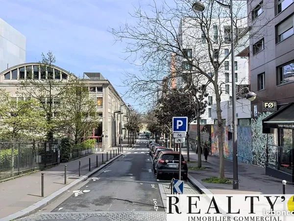 Local commercial 230 m²