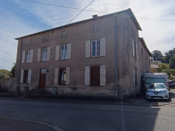 GRANDE MAISON FAMILIALE - 8 PIÈCES / 6 CHAMBRES - TERRAIN DE 1 841 m² - BOUXURULLES