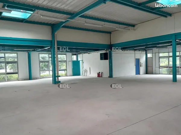 Local d'activité 458 m²