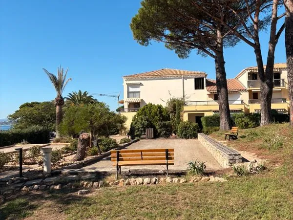 Appartement aux issambres face au port