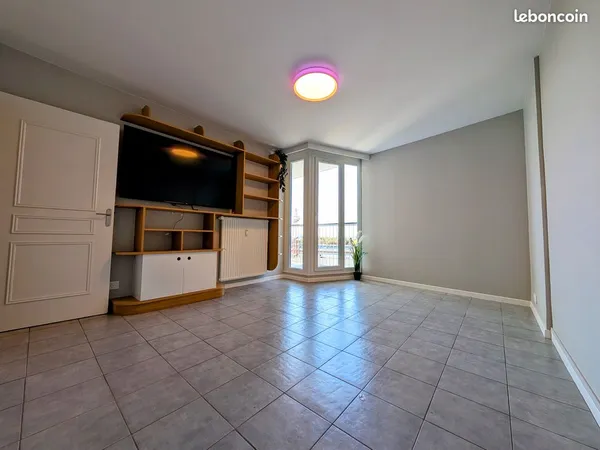 Thiais - Studio 30 m² Carrez avec Balcon/Cave - DPE D - Vente Directe Propriétaire