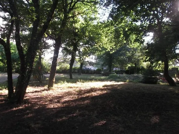 TERRAIN SUR CAMBLANES ET MEYNAC DE 600M2