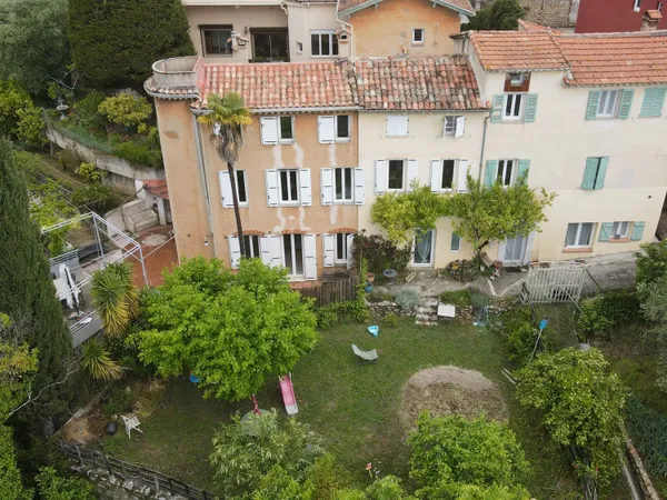 SUPERBE BÂTISSE PROVENÇALE AU CHARME AUTHENTIQUE