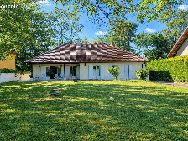 Maison de plain-pied — 142 m² — Grand terrain 1 200 m² — Ferney-Voltaire