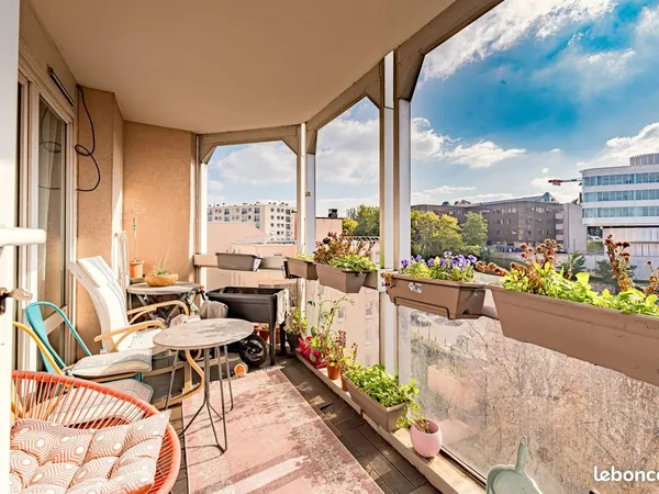 APPARTEMENT 93.05 m² - 4 PIECES - LOGGIA, CAVE, 2 PARKINGS