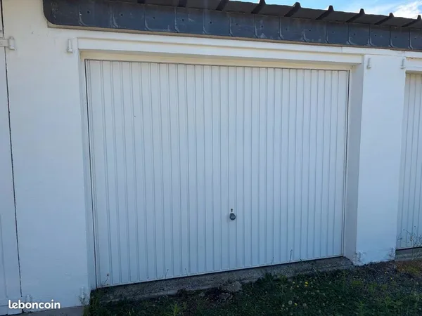 à louer - 2 garages fermés et sécurisés - 17 m² - tarbes nord