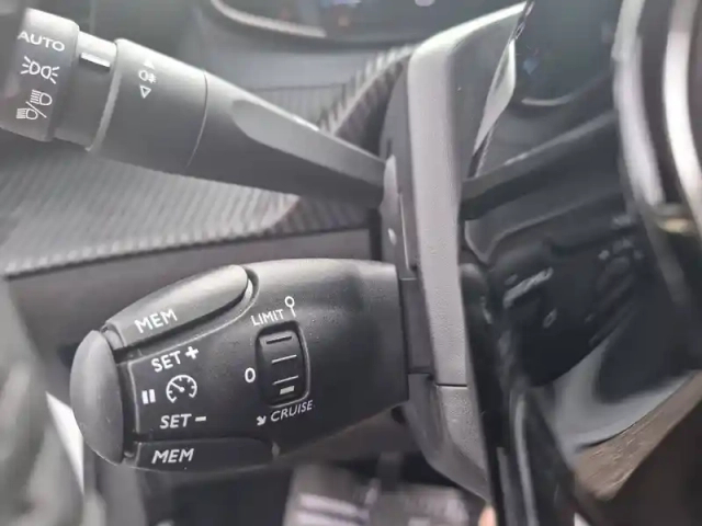 Peugeot 208 puretech 100 s&amp;s bvm6 — photo 27