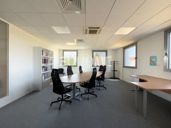 Local professionnel 113 m²