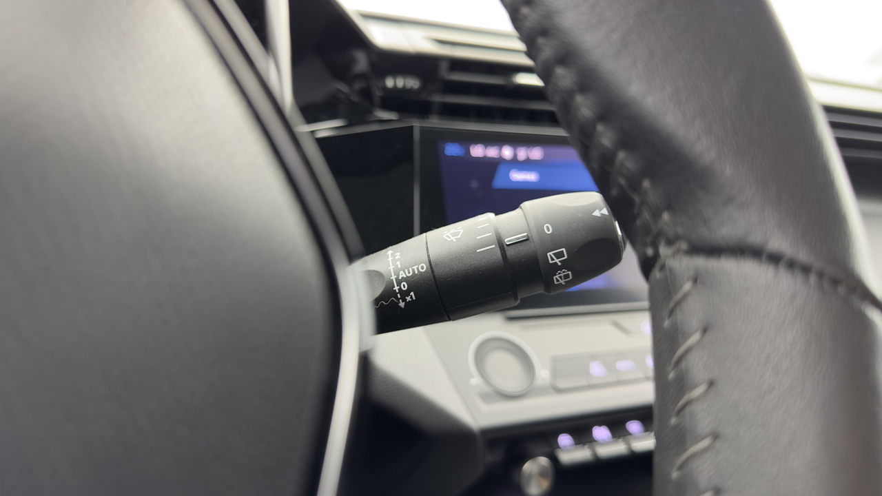 Peugeot 308 SW PHEV 180 e-EAT8 — photo 18