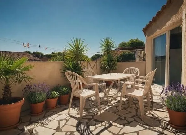 Maison vigneronne avec terrasses ensoleillées à 6 km des plages.